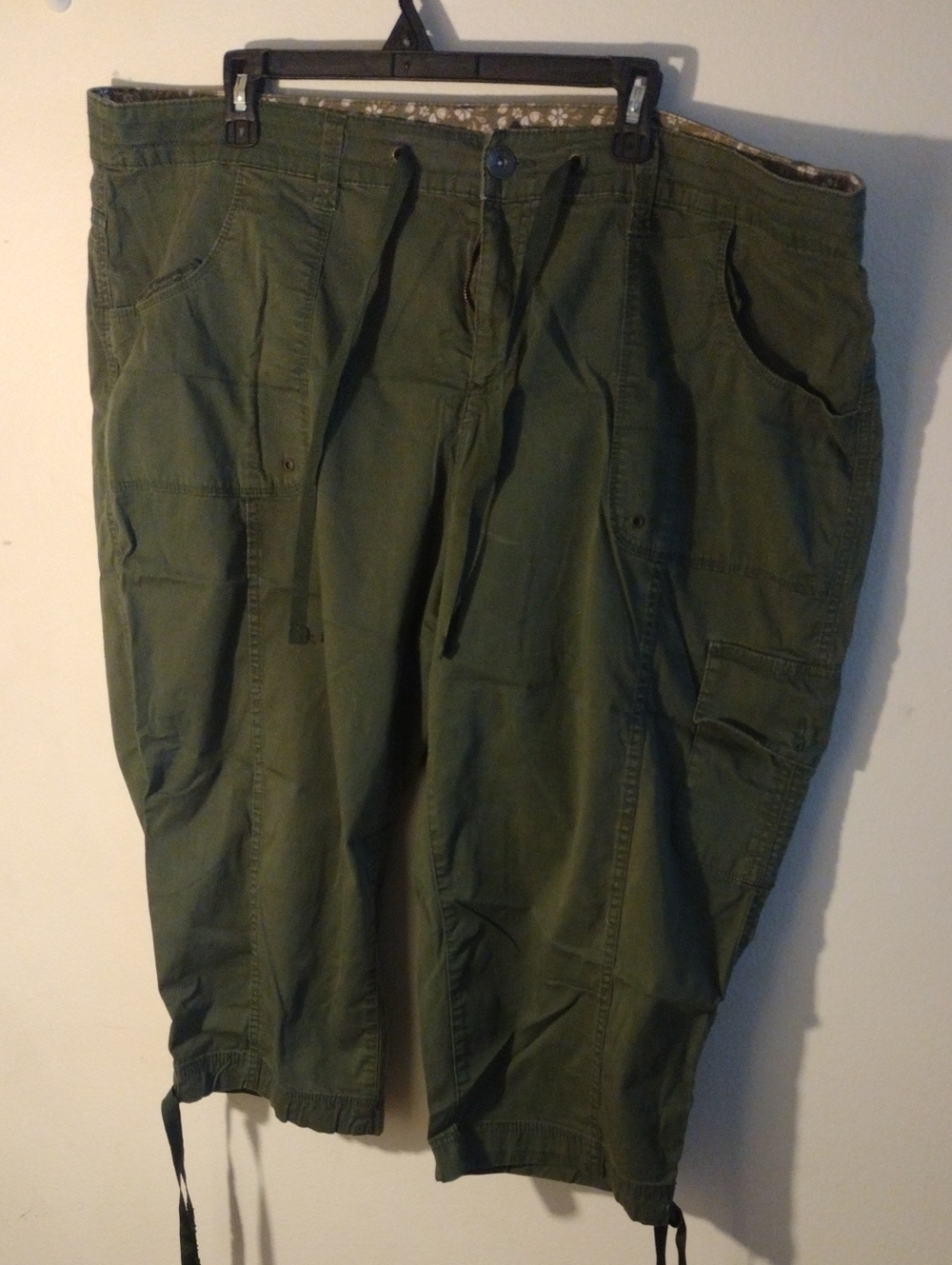 Women's Faded Glory Olive Green Utility Cargo Shorts Size 24w